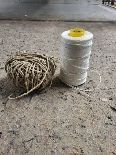 072059- Nylon button twine, Flax twine
